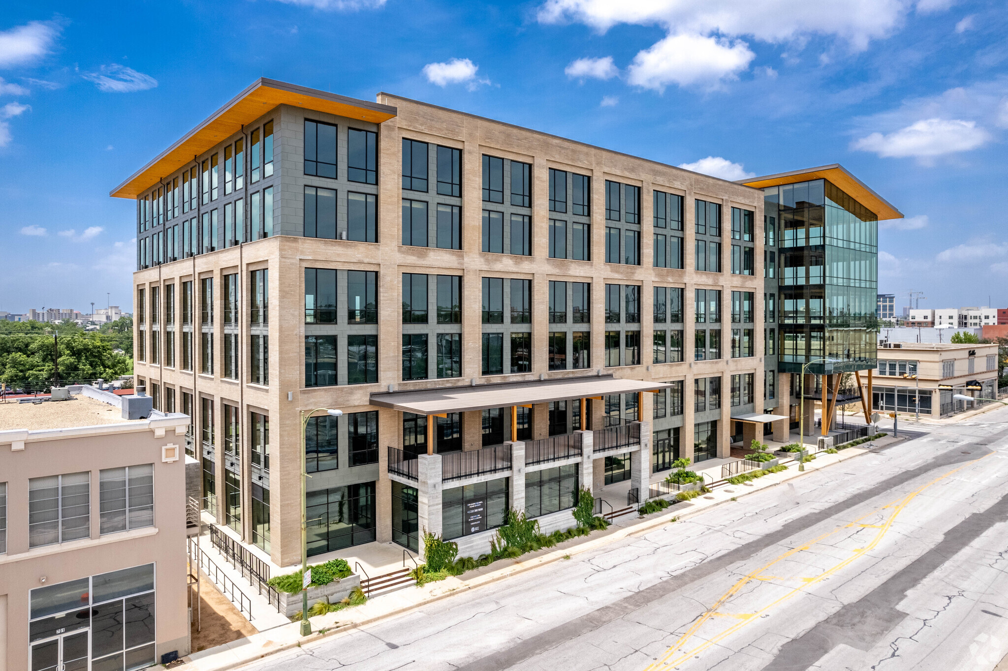 711 Broadway St, San Antonio, TX à louer Photo principale– Image 1 sur 53