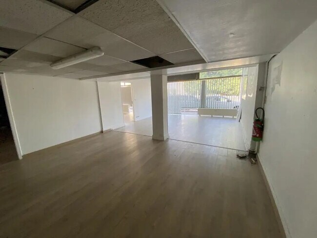 Plus de détails pour 28 Rue Des Réservoirs, Chartres - Local commercial à louer
