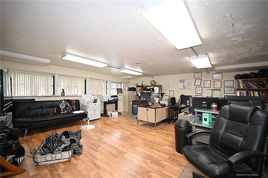 205 W Brasfield St, Smithville, MO à vendre - Photo intérieure – Image 3 sur 12