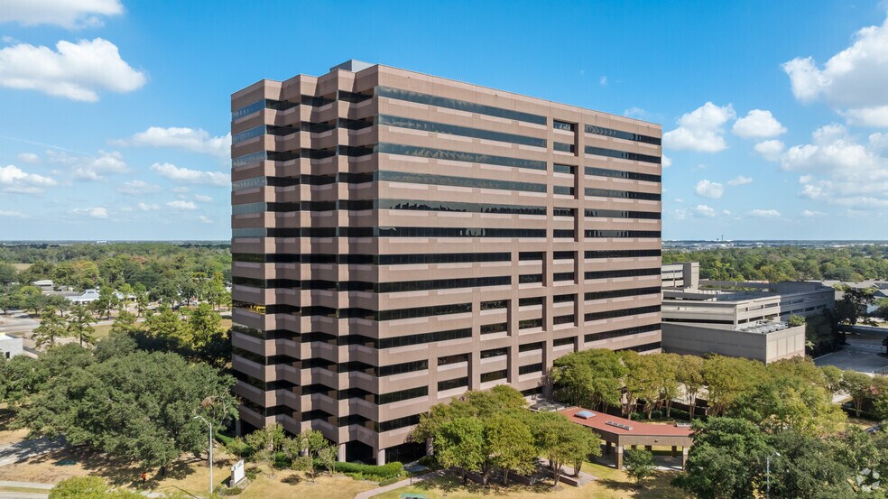 12450 Greenspoint Dr, Houston, TX à vendre - Photo principale – Image 1 sur 26