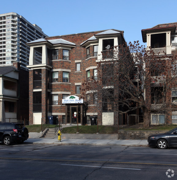 1926 Bloor St W, Toronto, ON à vendre - Photo principale – Image 1 sur 2