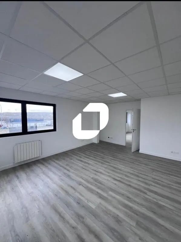 Plus de détails pour Bureau, Local d'activités à louer