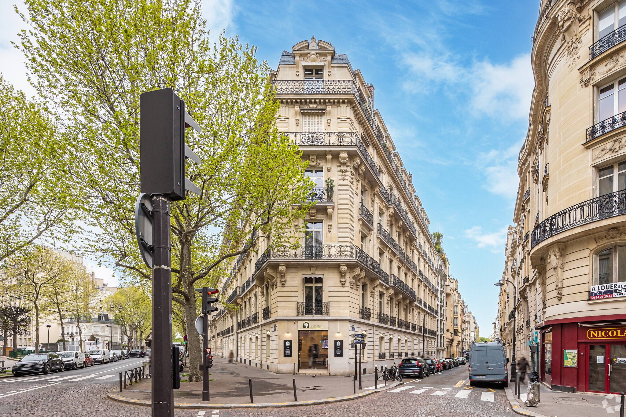 Immeuble residentiel dans Paris à vendre Photo principale– Image 1 sur 2