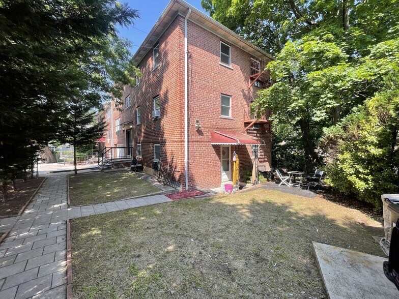 5834 Fieldston Rd, Bronx, NY à vendre - Photo de l’immeuble – Image 2 sur 7