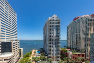 1100 Brickell Bay Dr, Miami, FL à louer Photo intérieure– Image 2 sur 8