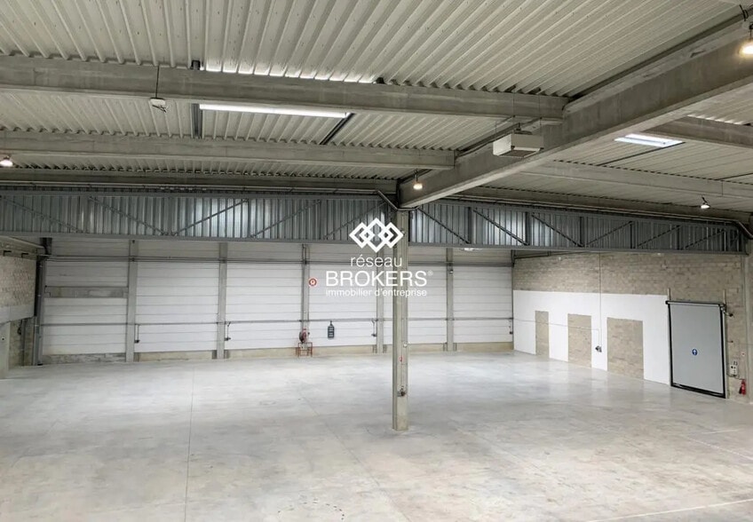 Local d’activités dans Lieusaint à louer - Photo intérieure – Image 3 sur 16