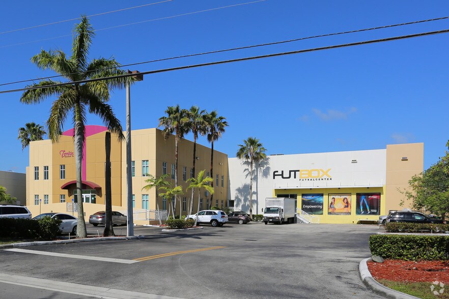 3500-3508 NW 114th Ave, Miami, FL à louer - Photo de l’immeuble – Image 2 sur 4