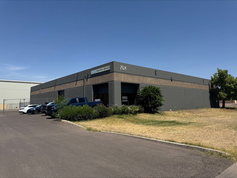2514 N 33rd Ave, Phoenix, AZ à louer - Photo de l’immeuble – Image 1 sur 3