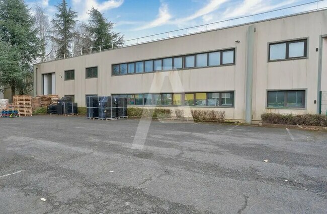 Plus de détails pour Local d'activités à louer