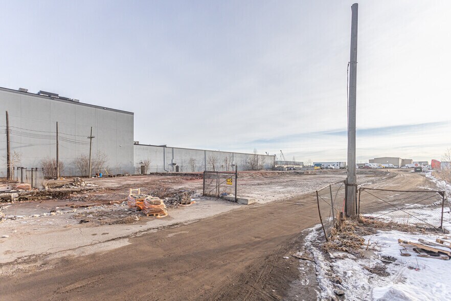 6145 75 St NW, Edmonton, AB à vendre - Photo de l’immeuble – Image 2 sur 2