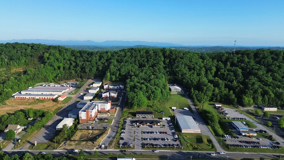 1501 Callahan Dr, Knoxville, TN à vendre - Photo principale – Image 1 sur 8