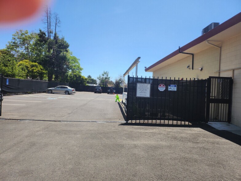2000 Washington Ave, San Leandro, CA à vendre - Photo de l’immeuble – Image 3 sur 8