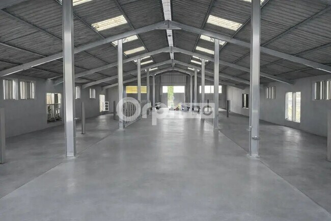 Plus de détails pour Local d'activités à louer