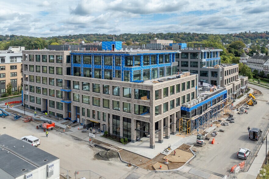 4 Lighthouse Lndg, Sleepy Hollow Village, NY à vendre - Photo principale – Image 1 sur 3