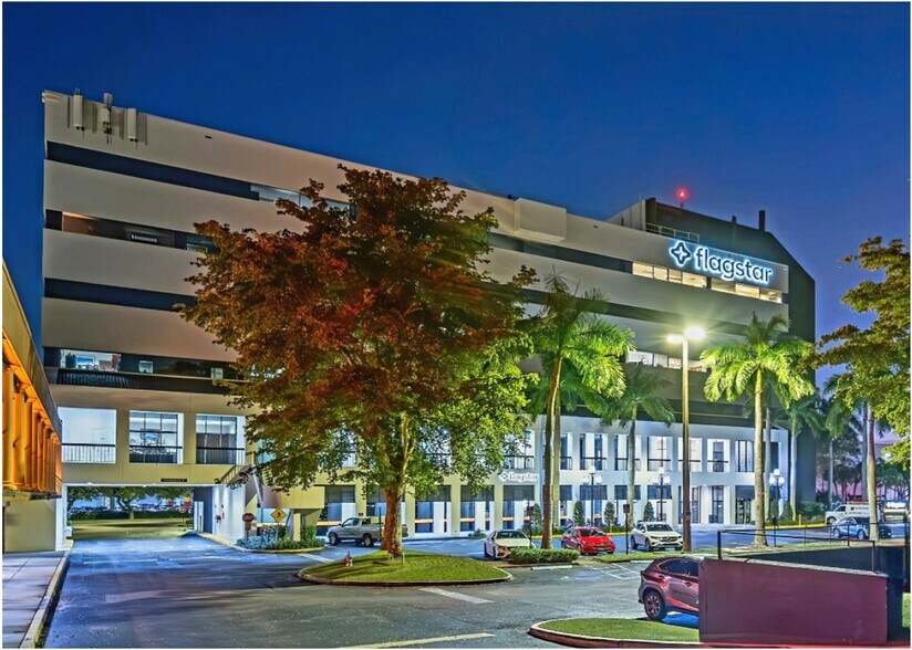 5550 Glades Rd, Boca Raton, FL à louer - Photo de l’immeuble – Image 2 sur 8