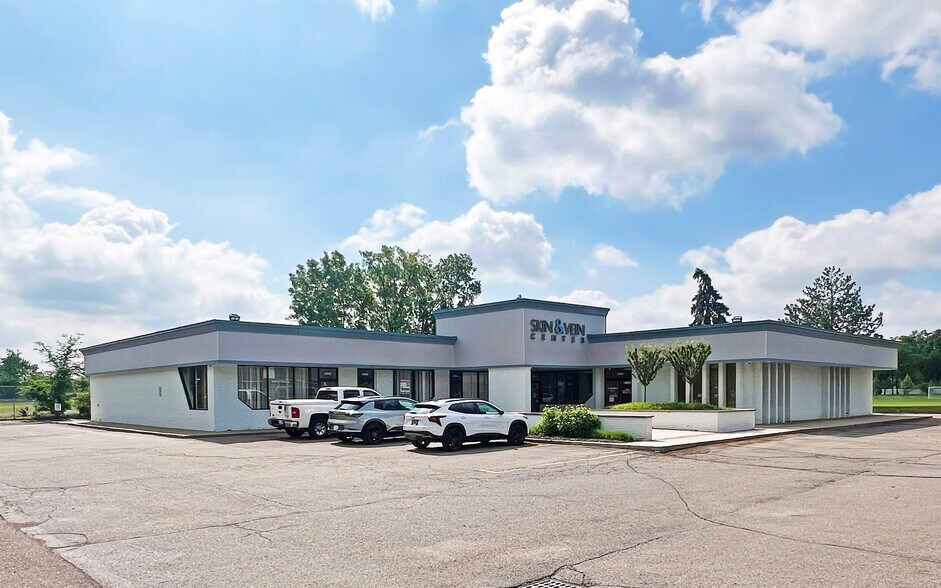 10982-10992 Middlebelt Rd, Livonia, MI à louer - Photo de l’immeuble – Image 2 sur 9