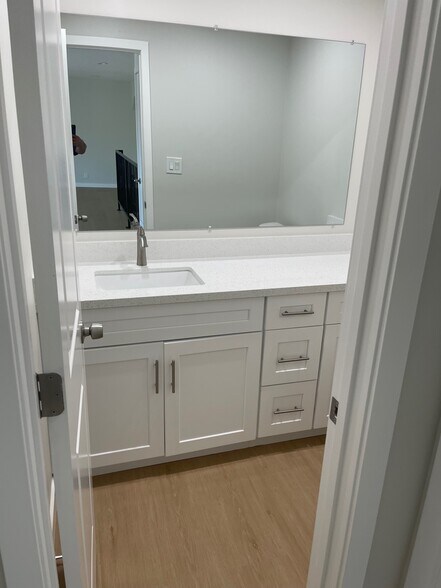 924 Main St, El Segundo, CA à vendre - Photo de l’immeuble – Image 2 sur 11