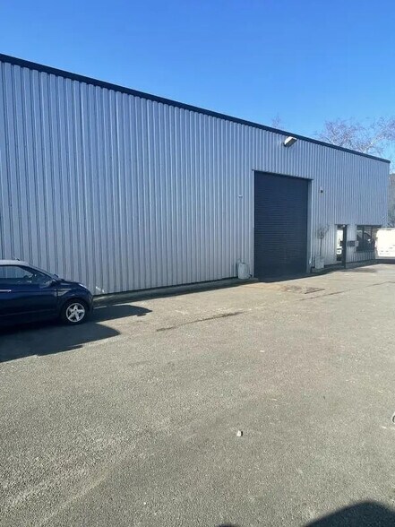 Bureau dans Neuville-en-Ferrain à louer - Photo de l’immeuble – Image 1 sur 6