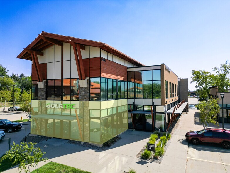 12951 University Ave, Clive, IA à louer - Photo de l’immeuble – Image 1 sur 7