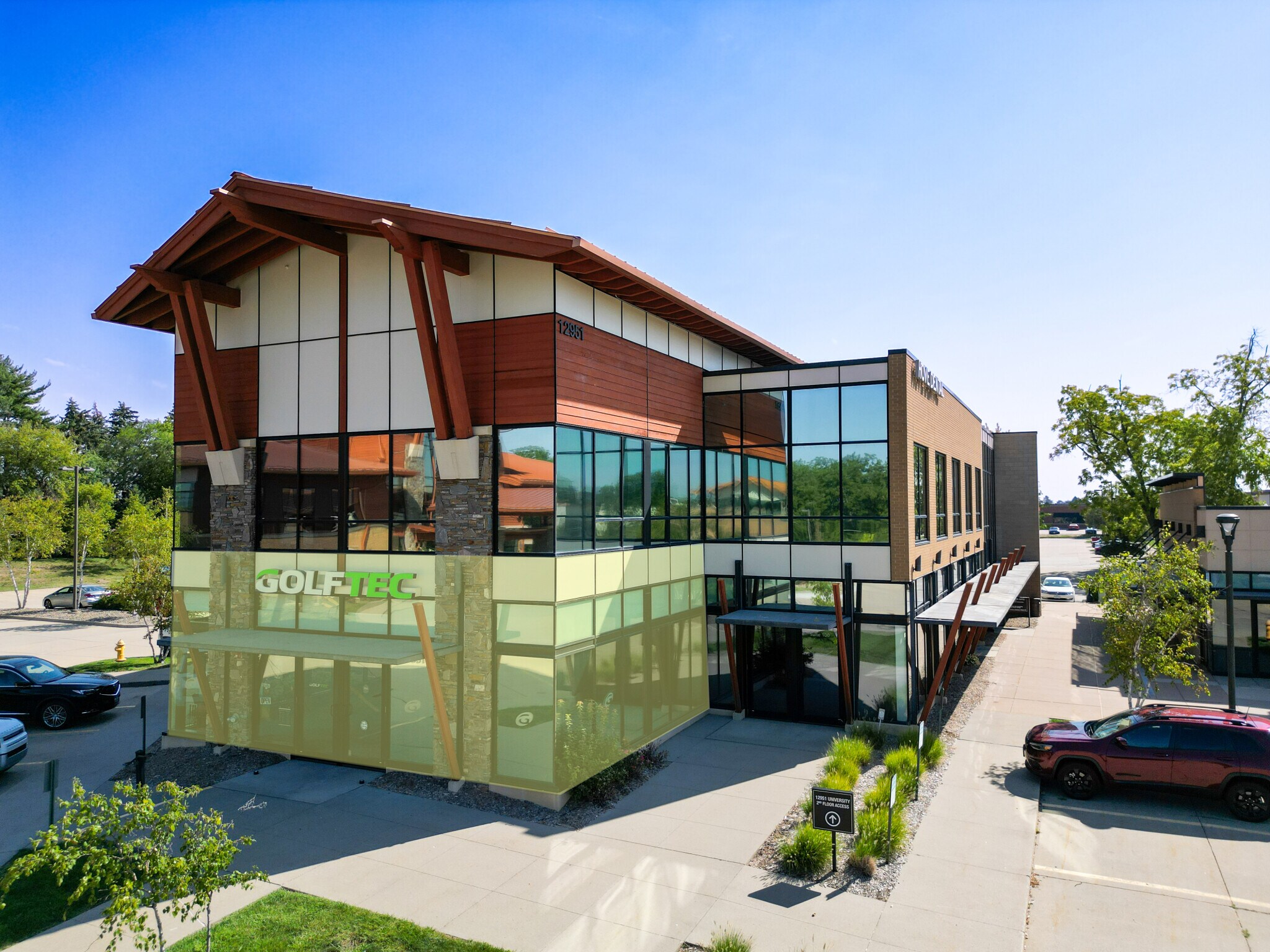 12951 University Ave, Clive, IA à louer Photo de l’immeuble– Image 1 sur 8