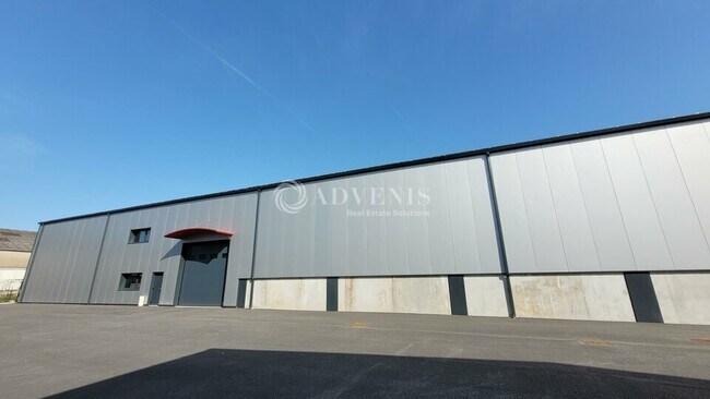 Plus de détails pour 31 Rue Chotard, Le Loroux-Bottereau - Local d’activités à vendre