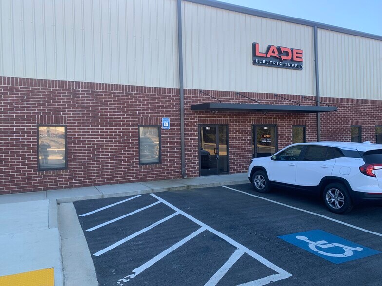 240 Wes Walker Memorial Dr, Ball Ground, GA à louer - Photo de l’immeuble – Image 1 sur 6