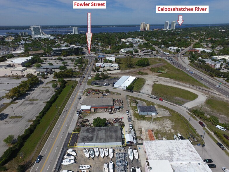 2119 Fowler St, Fort Myers, FL à vendre - Photo de l’immeuble – Image 3 sur 10