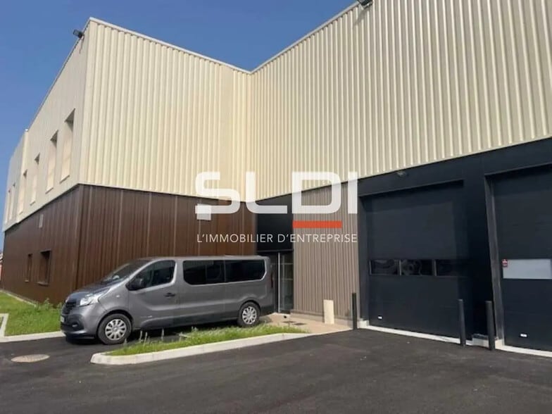 Local d'activités dans Rillieux-la-Pape à vendre - Photo de l’immeuble – Image 2 sur 7