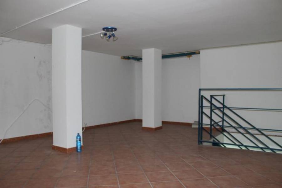 Immeuble residentiel dans Sant Andreu de la Barca, Barcelona à vendre Photo intérieure– Image 1 sur 2