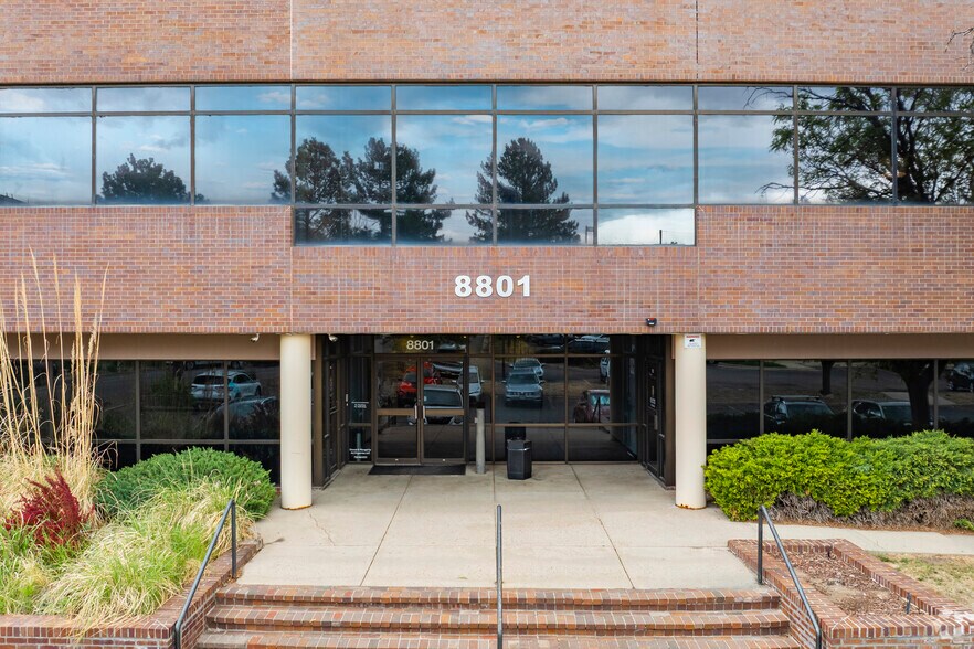 8801 E Hampden Ave, Denver, CO à louer - Photo de l’immeuble – Image 2 sur 15