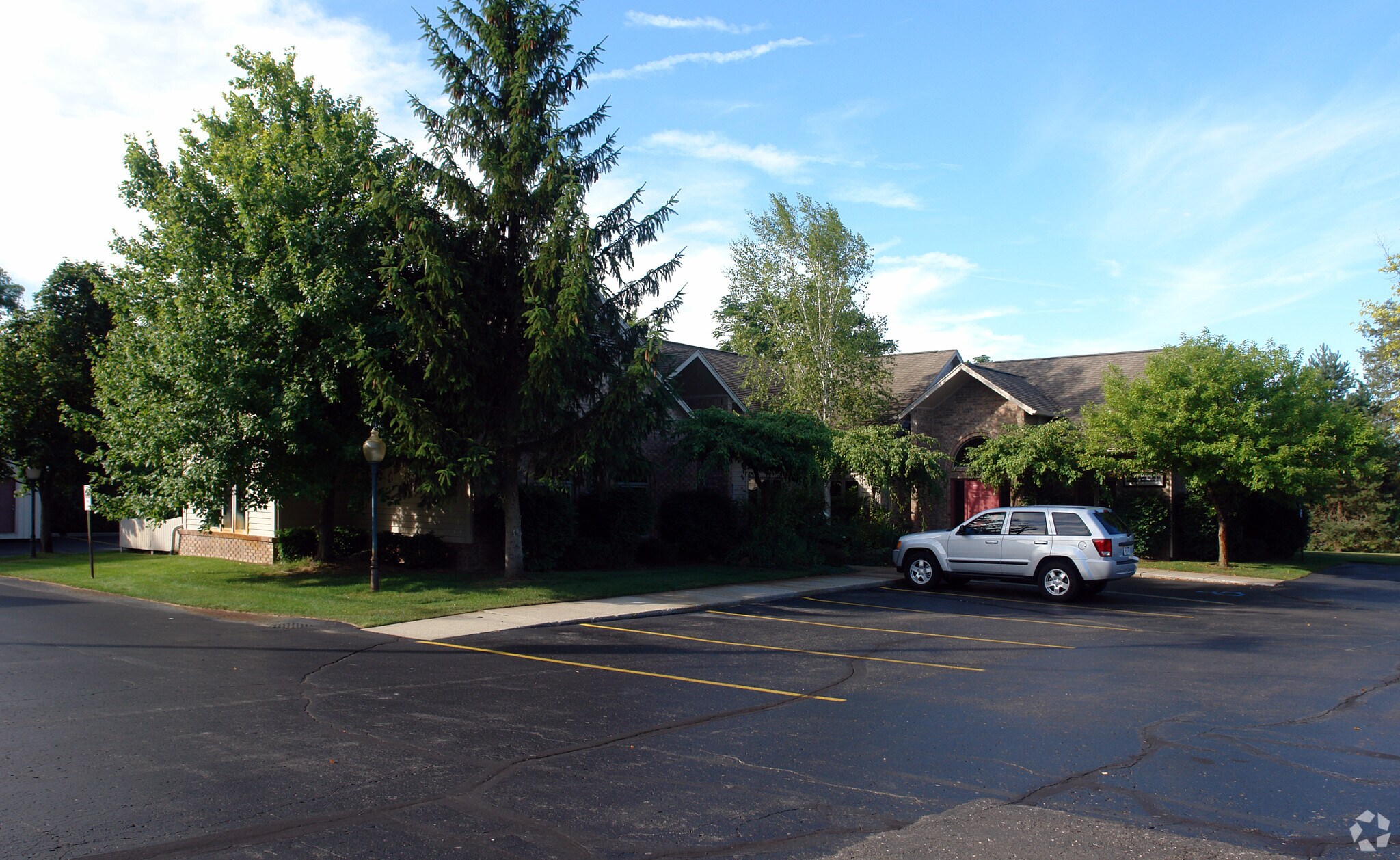 1097 Union Lake Rd, White Lake Township, MI à louer Photo principale– Image 1 sur 6