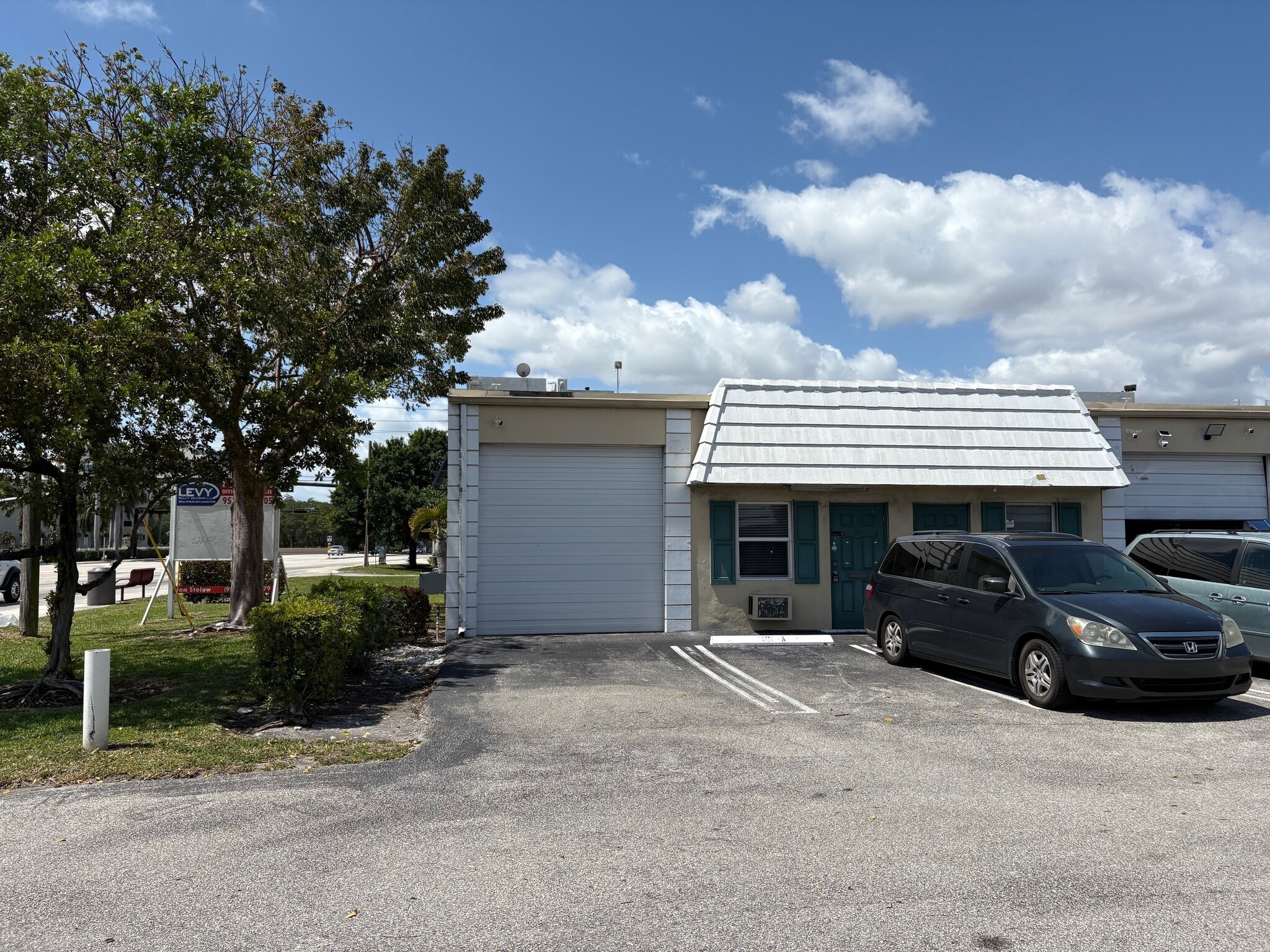 1451 SW 12th Ave, Pompano Beach, FL à louer Photo de l’immeuble– Image 1 sur 6