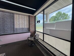 76 Derry Rd, Hudson, NH à louer Photo intérieure– Image 2 sur 9