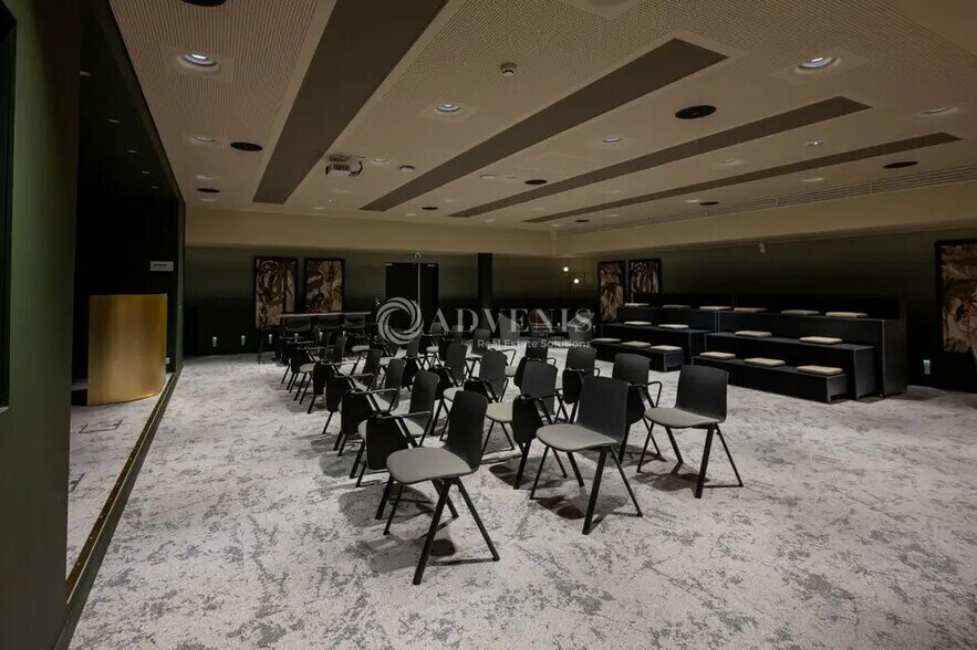 Bureau dans Courbevoie à louer - Photo de l’immeuble – Image 1 sur 16