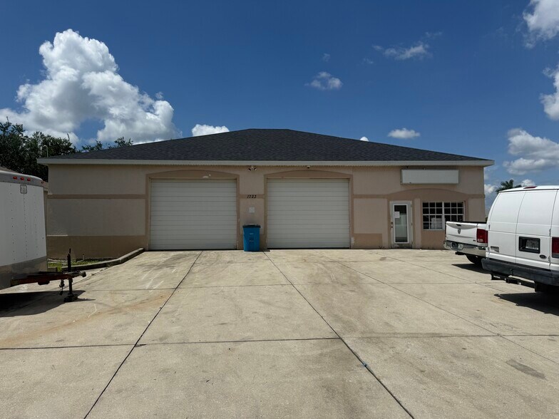 1723 NE 10th Ter, Cape Coral, FL à vendre - Photo de l’immeuble – Image 2 sur 10