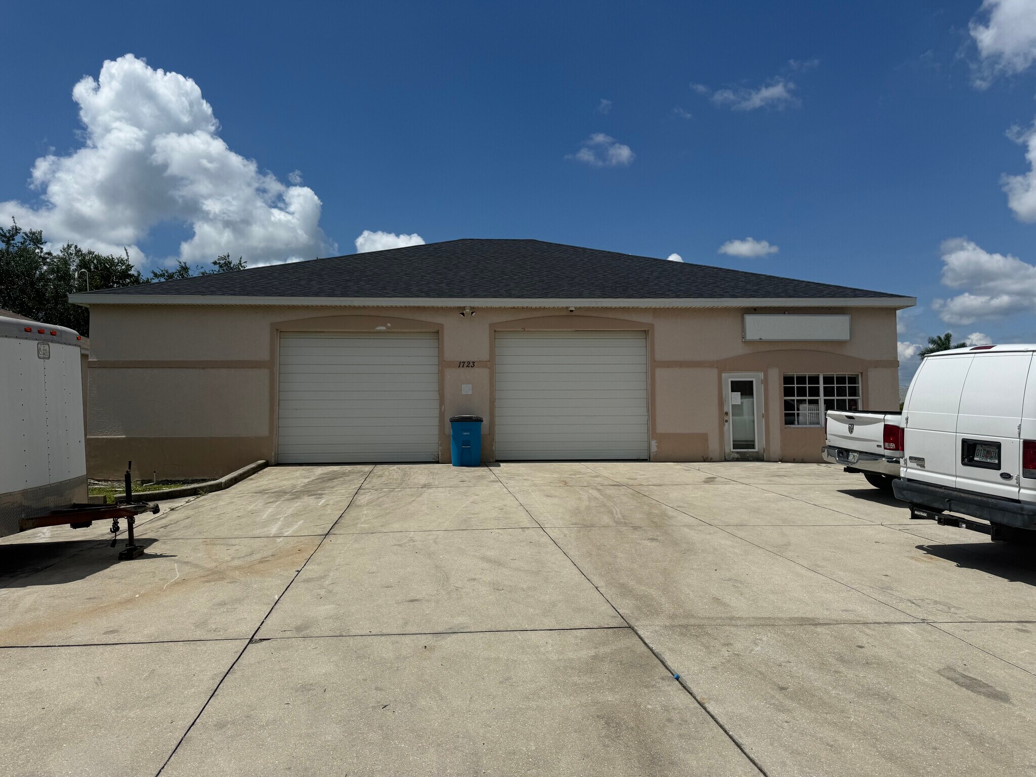 1723 NE 10th Ter, Cape Coral, FL à vendre Photo de l’immeuble– Image 1 sur 8