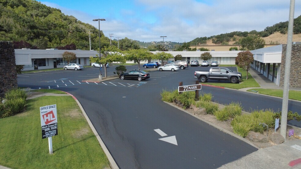 77 Mark Dr, San Rafael, CA à louer - Photo de l’immeuble – Image 3 sur 9