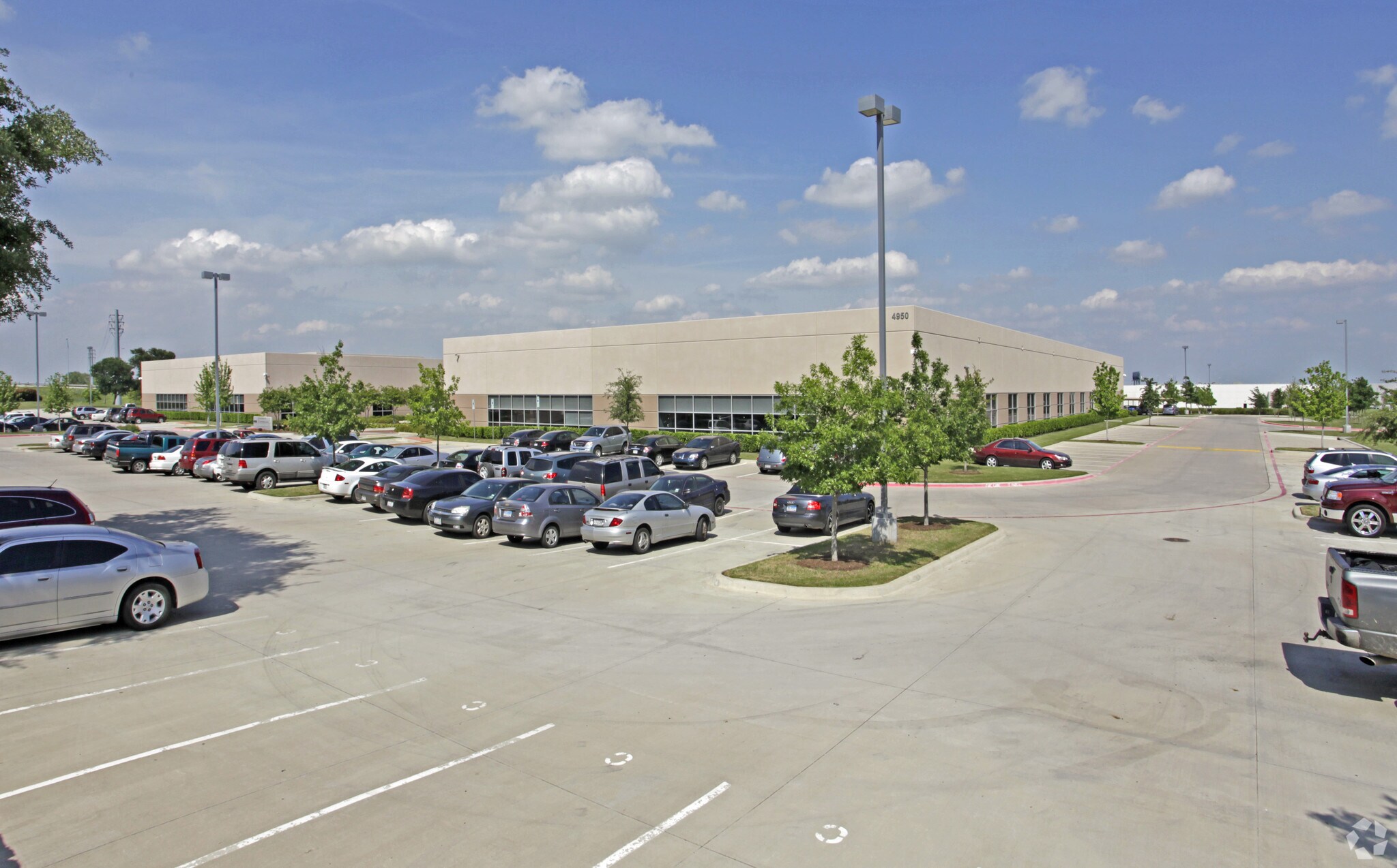 4950 Amon Carter Blvd, Fort Worth, TX à louer Photo de l’immeuble– Image 1 sur 6