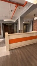 690-692 Eighth Ave, New York, NY à louer - Vidéo sur l’annonce professionnelle 