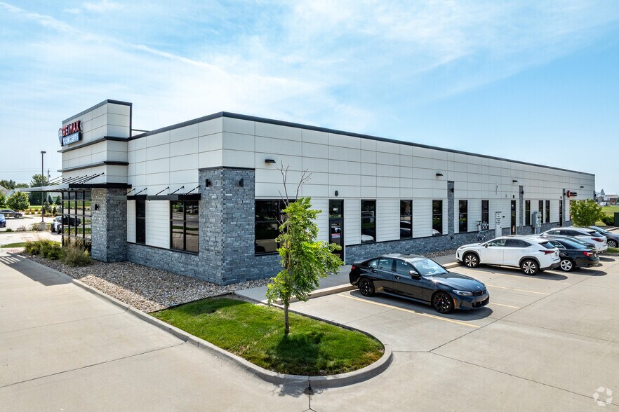 653 NE Venture Dr, Waukee, IA à louer - Photo de l’immeuble – Image 3 sur 5