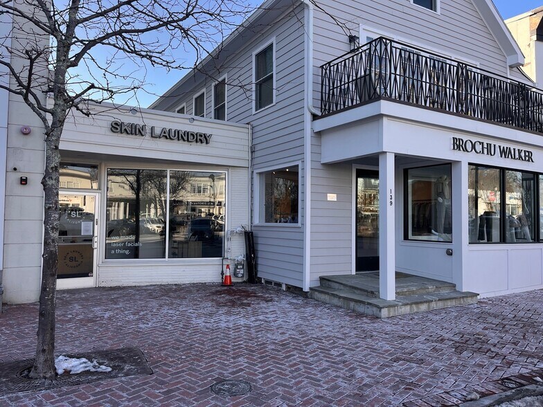 135 Main St, Westport, CT à vendre - Photo de l’immeuble – Image 1 sur 5