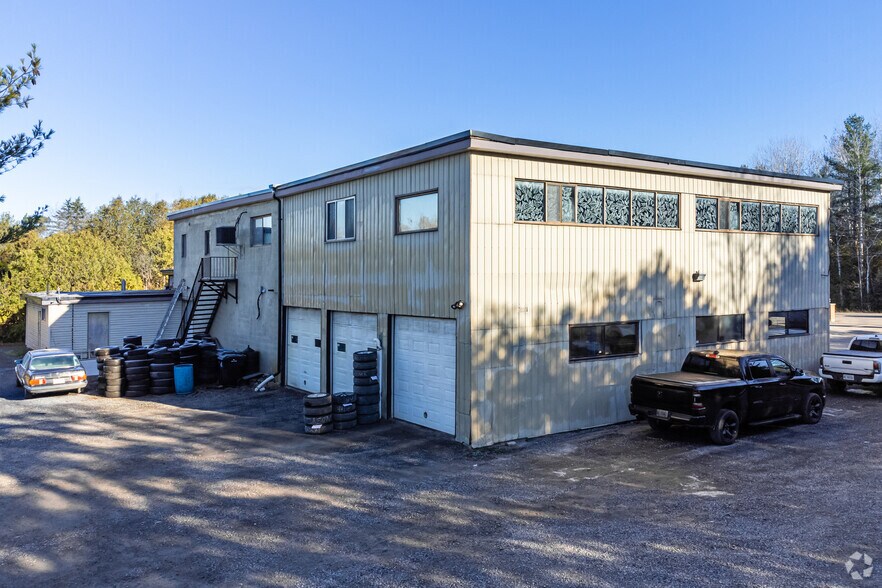 822 Cedarview Rd, Ottawa, ON à louer - Photo de l’immeuble – Image 3 sur 4