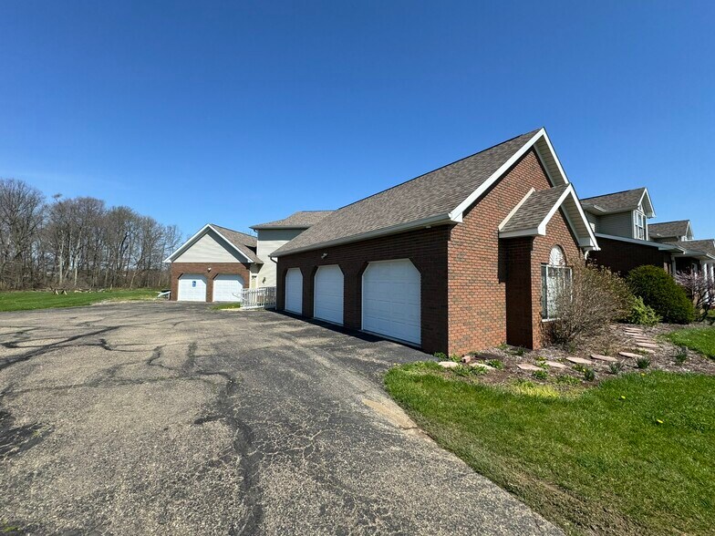 1173 Manchester Ave SW, North Lawrence, OH à vendre - Photo de l’immeuble – Image 2 sur 46