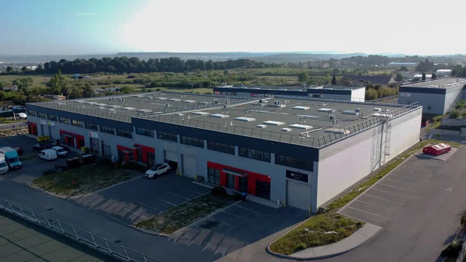 Local d’activités dans Gignac-la-Nerthe à louer Photo de l’immeuble– Image 1 sur 11