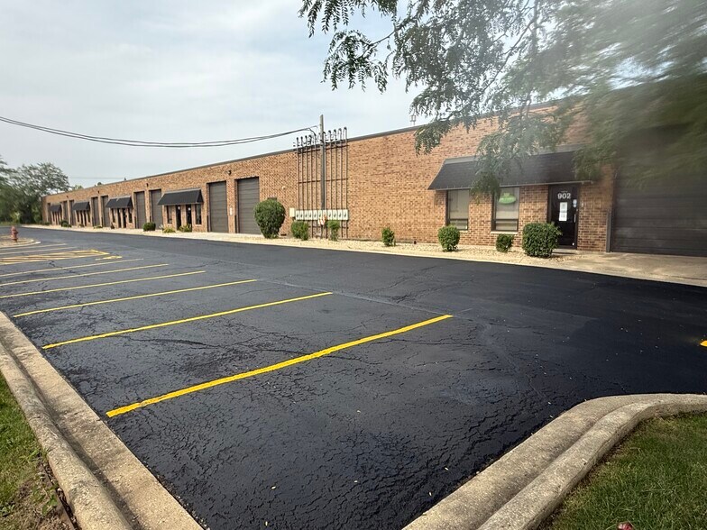 1670-1690 Wright Blvd, Schaumburg, IL à louer - Photo de l’immeuble – Image 1 sur 4