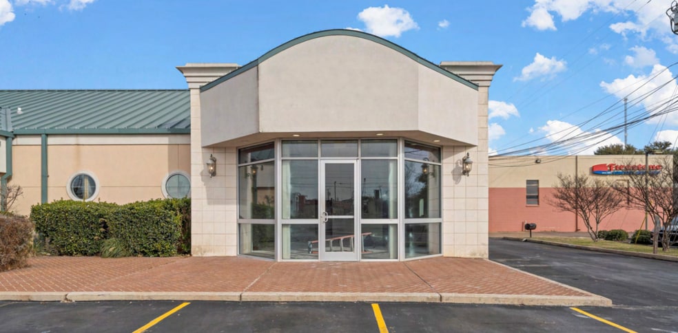 1025 N Valley Mills Dr, Waco, TX à louer - Photo de l’immeuble – Image 1 sur 5