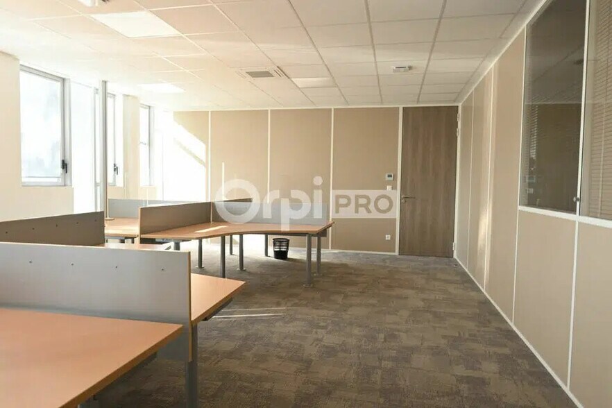 Bureau dans Rillieux-la-Pape à louer - Photo de l’immeuble – Image 2 sur 14