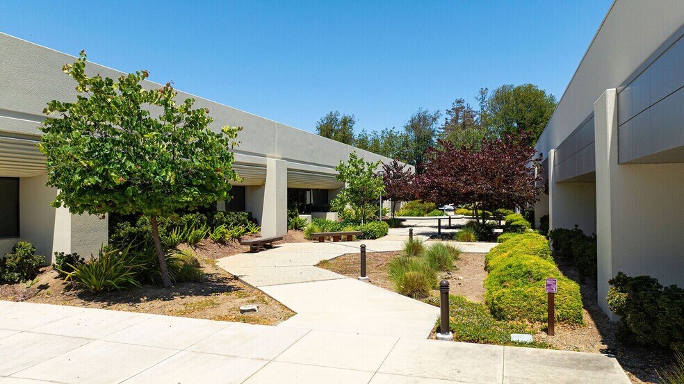 1140-1150 Ringwood Ct, San Jose, CA à louer - Photo de l’immeuble – Image 3 sur 4