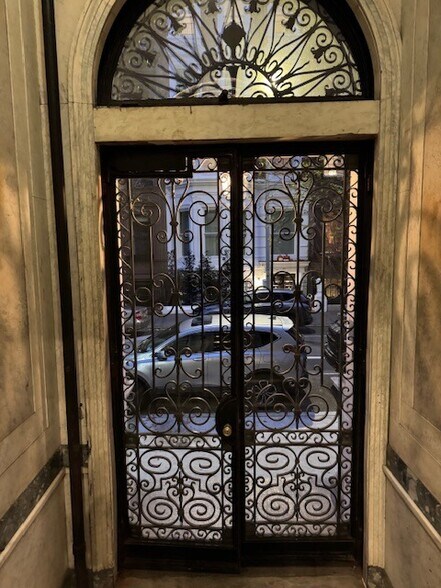 11 E 78th St, New York, NY à vendre - Photo intérieure – Image 3 sur 9