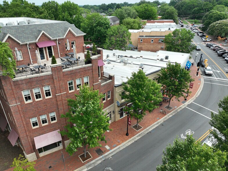 206-212 N Main St, Davidson, NC à vendre - Photo de l’immeuble – Image 2 sur 12
